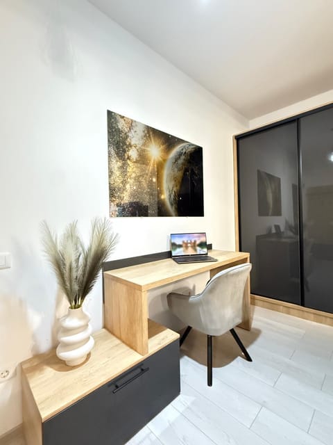 TV and multimedia, Living room, Seating area, hair dresser