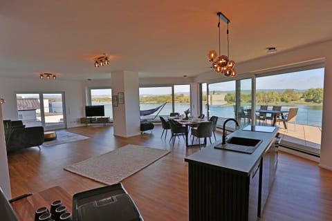 Living room, Photo of the whole room, Seating area, Dining area, kitchen
