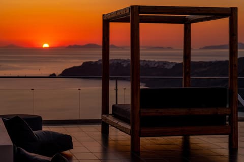 Property building, Natural landscape, View (from property/room), Seating area, Sea view, Swimming pool, Sunset, sunbed, sunbed