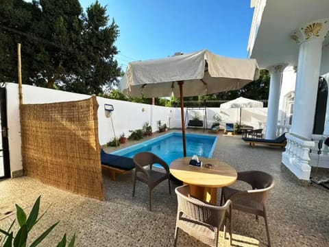 Swimming pool