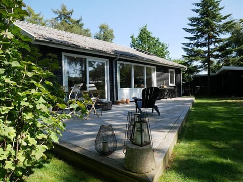 Property building, Garden, Balcony/Terrace