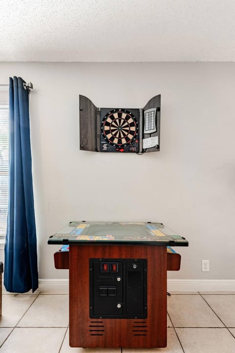 Game Room Retreat Near Six Flags Sleeps 13 Tesla EV Charger Backyard Oasis House in San Antonio