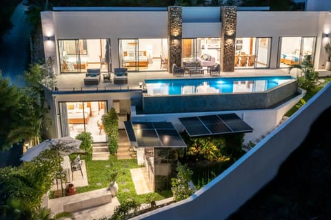 Property building, Garden, Balcony/Terrace, Garden view, Pool view, Swimming pool, sunbed