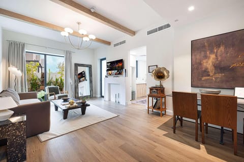 Vintage 4BR Villa at Yas Island near F1 Track House in Abu Dhabi