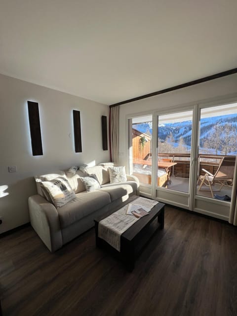Incredible 2 rooms, sun terrace view, slope Incroyable appartement, 4 personnes Tout, pédestre, commerces et piste, Immense terrasse, vue panoramique montagne et pistes Apartment in Isola