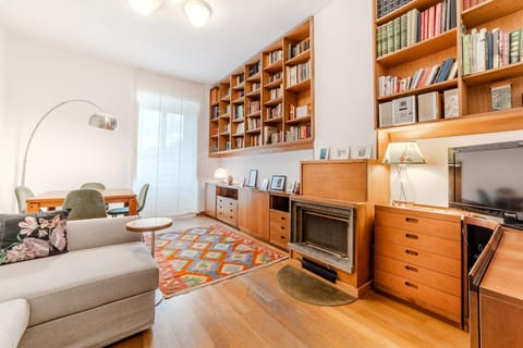 Library, TV and multimedia, Living room, Photo of the whole room