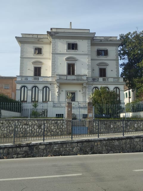 Property building, Day, Landmark view