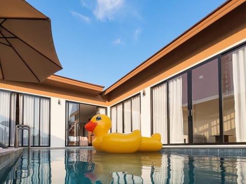 Day, Pool view, Swimming pool, sunbed