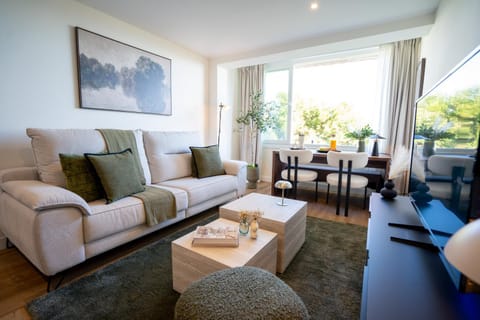 Communal lounge/ TV room, TV and multimedia, Living room