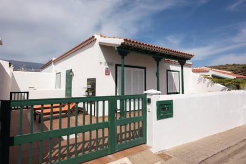 Property building, Facade/entrance, Off site