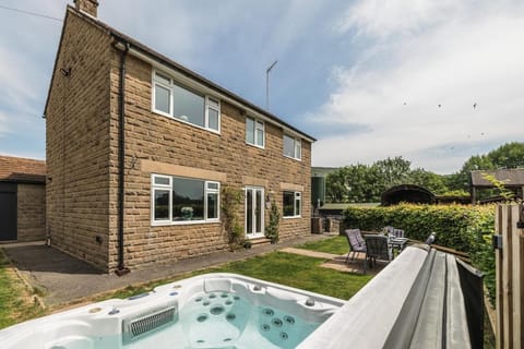 Garden, Hot Tub