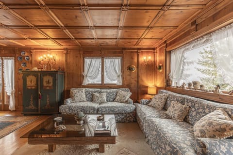 Communal lounge/ TV room, Living room