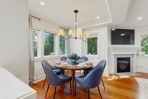 Comfort & Charm in the Heart of Seattle House in South Lake Union