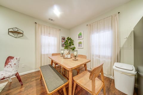 Walk to GOTL strip! Family cottage with laundry House in Geneva-on-the-Lake