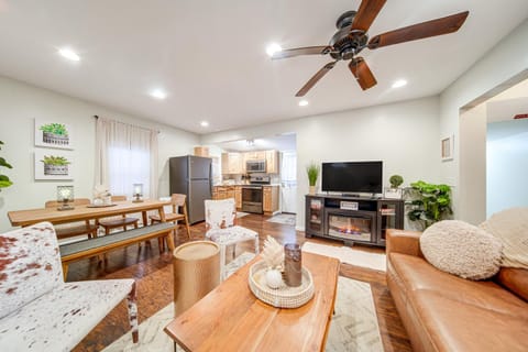 Walk to GOTL strip! Family cottage with laundry House in Geneva-on-the-Lake