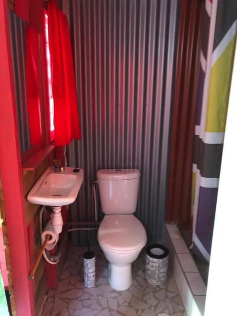 Maisonnette Colorée House in Les Abymes