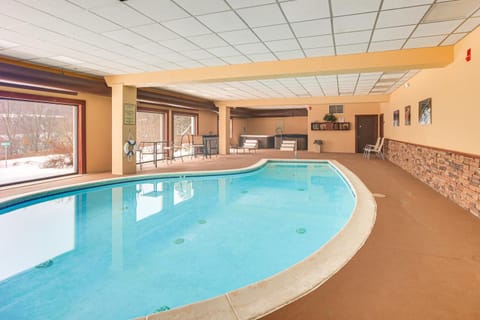 Hike, Bike and Swim Mt Snow Condo with Resort Perks Apartment in Dover