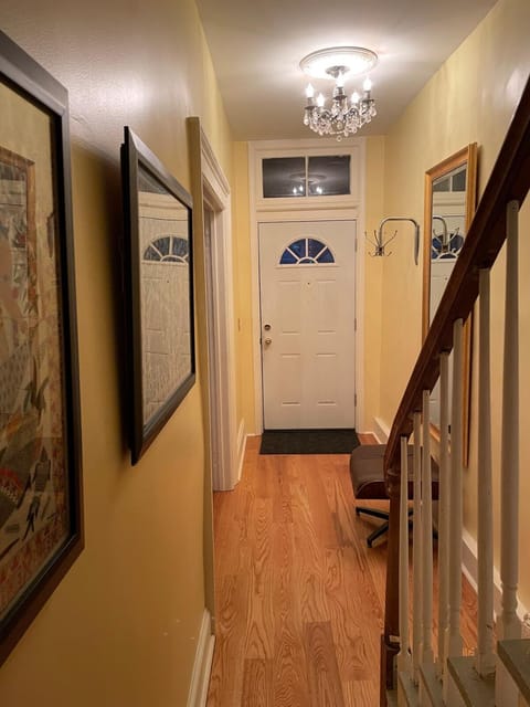 Downtown 3BR duplex full kitchen parking off i-787 House in Albany