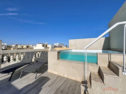 Day, View (from property/room), Balcony/Terrace, Swimming pool, sunbed
