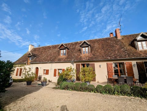 Property building, Day, Garden, Garden view