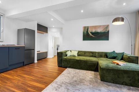 TV and multimedia, Kitchen or kitchenette, Living room, Seating area, oven, wardrobe