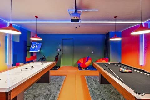 Chill and Relax Luxury Retreat with Pool Spa Game Room and Steam Room House in Casa Grande