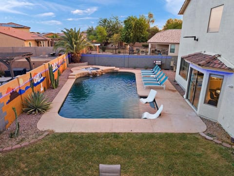 Chill and Relax Luxury Retreat with Pool Spa Game Room and Steam Room House in Casa Grande