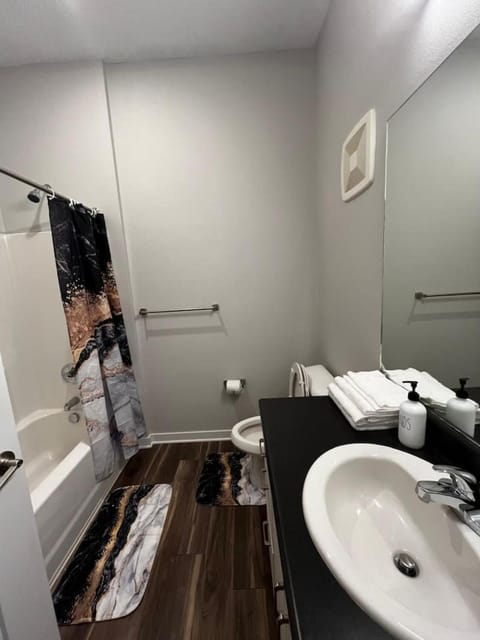 Greywood Retreat Apartment in Des Moines