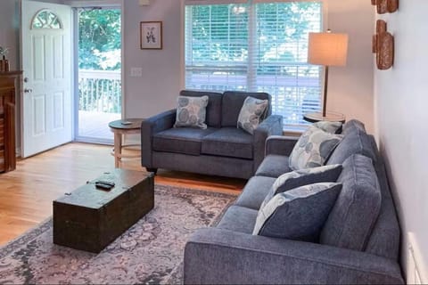 Brownstone Hideaway - Near Downtown Asheville and Blue Ridge Parkway! House in Asheville