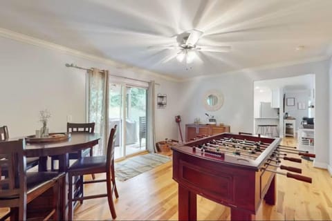 Brownstone Hideaway - Near Downtown Asheville and Blue Ridge Parkway! House in Asheville