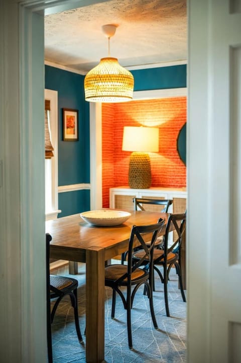 Quaint Cottage in heart of LYH - POOL with HOT TUB! House in Lynchburg