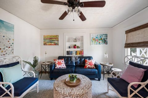 Quaint Cottage in heart of LYH - POOL with HOT TUB! House in Lynchburg