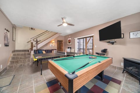 Treetop Towers - Hot Tub, Game Room, and Creek Views! House in Swannanoa