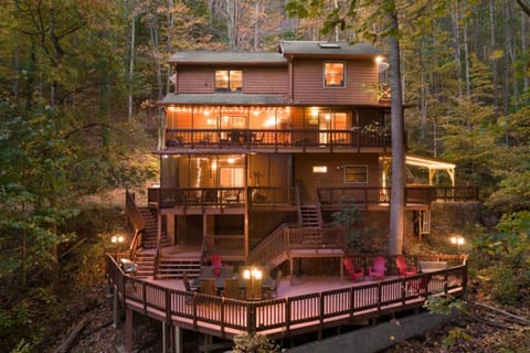 Treetop Towers - Hot Tub, Game Room, and Creek Views! House in Swannanoa