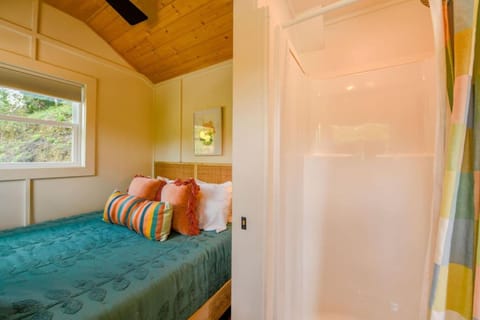 River Rest - Hiking, Fishing, Rafting, and 20 to Smoky Mountains! Apartment in Swain County