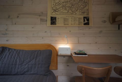 Kimble - Riverfront, Hiking, Fishing, 20 min to Smoky Mountains! Apartment in Dillsboro