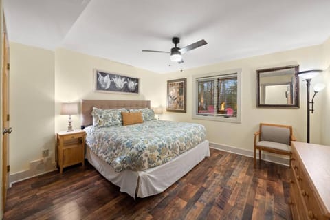 Hickory Hills - Ultimate Asheville Getaway, Hot Tub and Gas Grill! House in Asheville