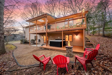 Hickory Hills - Ultimate Asheville Getaway, Hot Tub and Gas Grill! House in Asheville