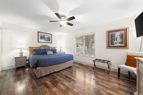 Hickory Hills - Ultimate Asheville Getaway, Hot Tub and Gas Grill! House in Asheville