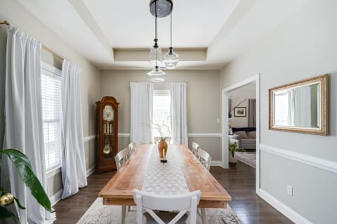 The Wyndsong - Cozy Patio, Fire Pit and Work Space! House in Lynchburg