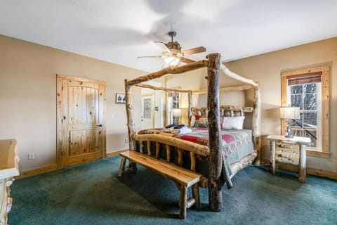 Luck's Lockout - Mountain Retreat, Balcony, Hot Tub, and Grill House in Buncombe County