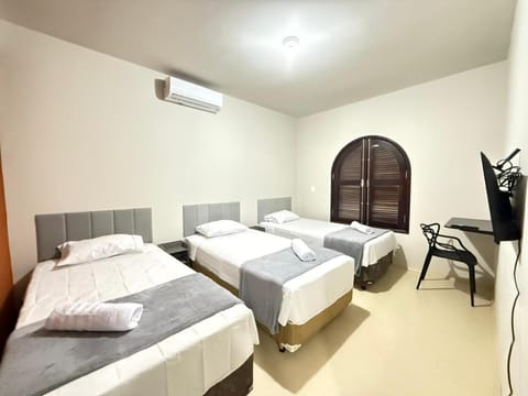 Bed, TV and multimedia, Photo of the whole room, towels, air conditioner