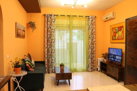 TV and multimedia, Living room, Seating area, air conditioner