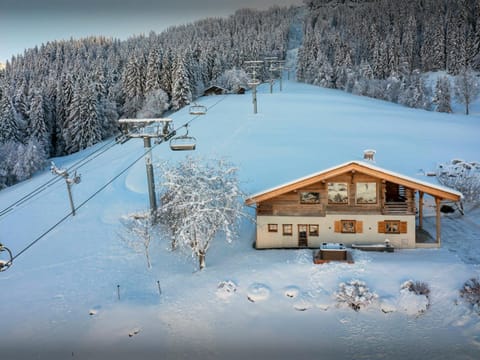 Property building, Day, Natural landscape, Winter, Mountain view