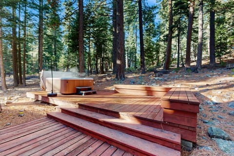 Tahoe Alpine and Lake Escape House in Tahoe Vista