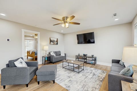 Beaver Lake Perch House in Beaver Lake