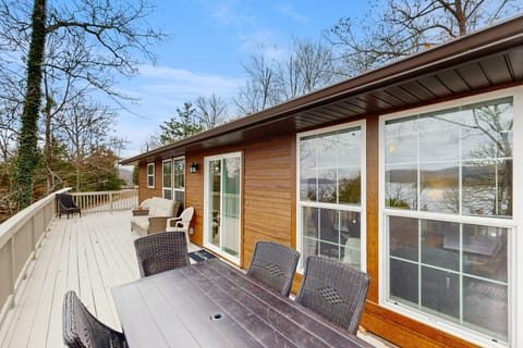 Beaver Lake Perch House in Beaver Lake