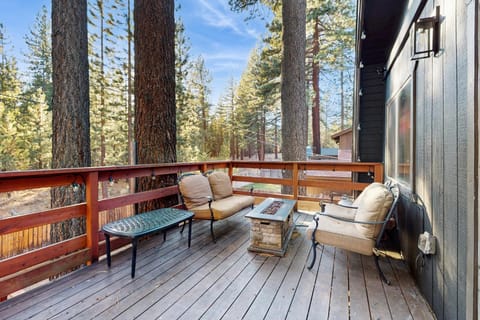 Charming Cabin Cabin in Al Tahoe