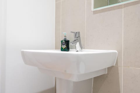 Leeds City Stay on the River - Sleeps 10 - Central Apartment in Leeds