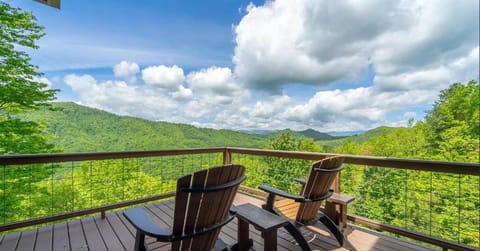 Watia View, Smoky Mountain Views, Hot Tub, Modern Design House in Bryson City